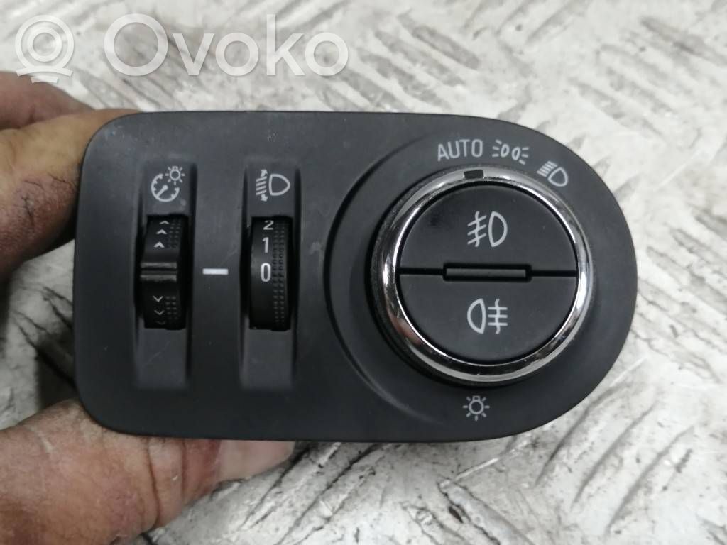 Opel Crossland X Light switch 