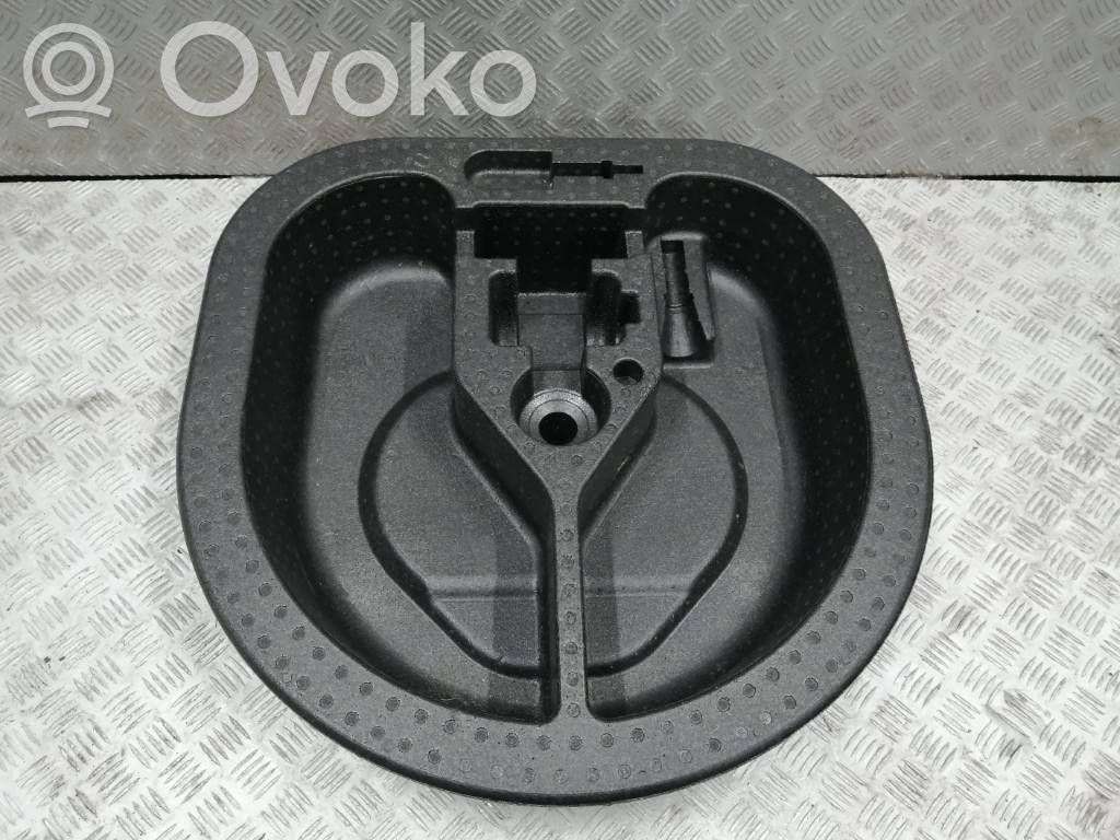 Ford Focus Tool box 