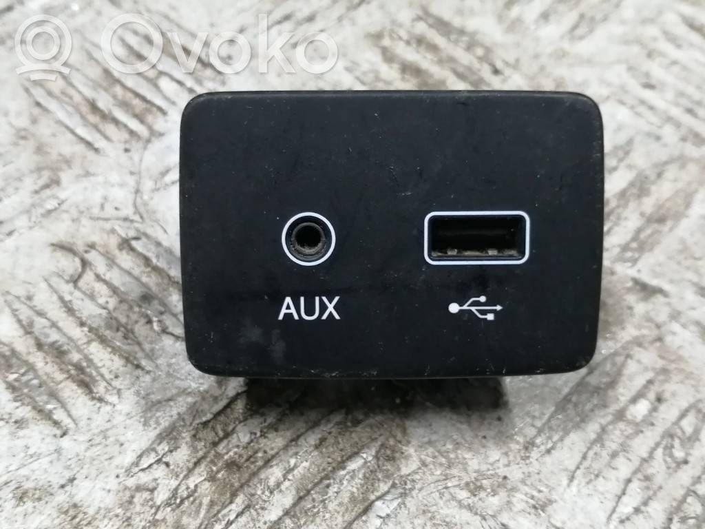 Fiat Tipo USB-pistokeliitin 