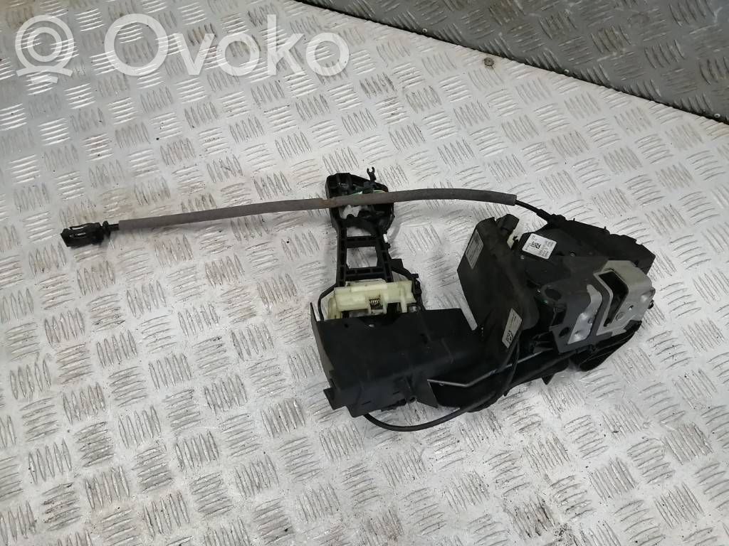 Ford Focus Priekšpusē slēdzene 