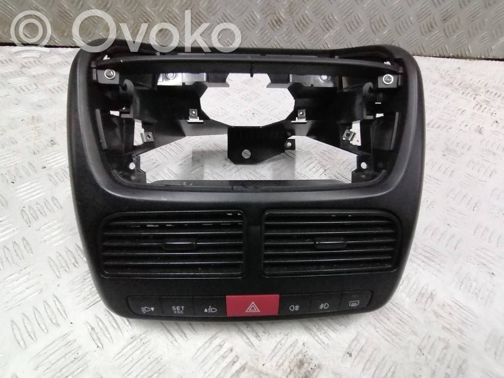 Fiat Doblo Centrinės oro grotelės 