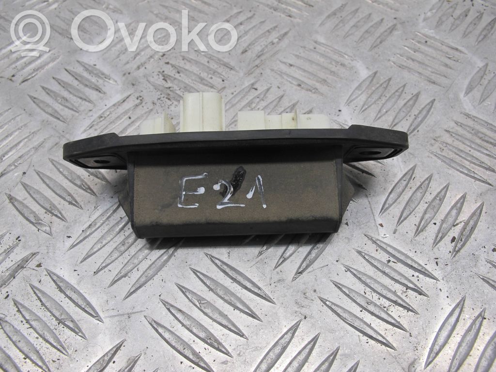 Tailgate/boot open switch button   E21MIKROSTYKKLAPY