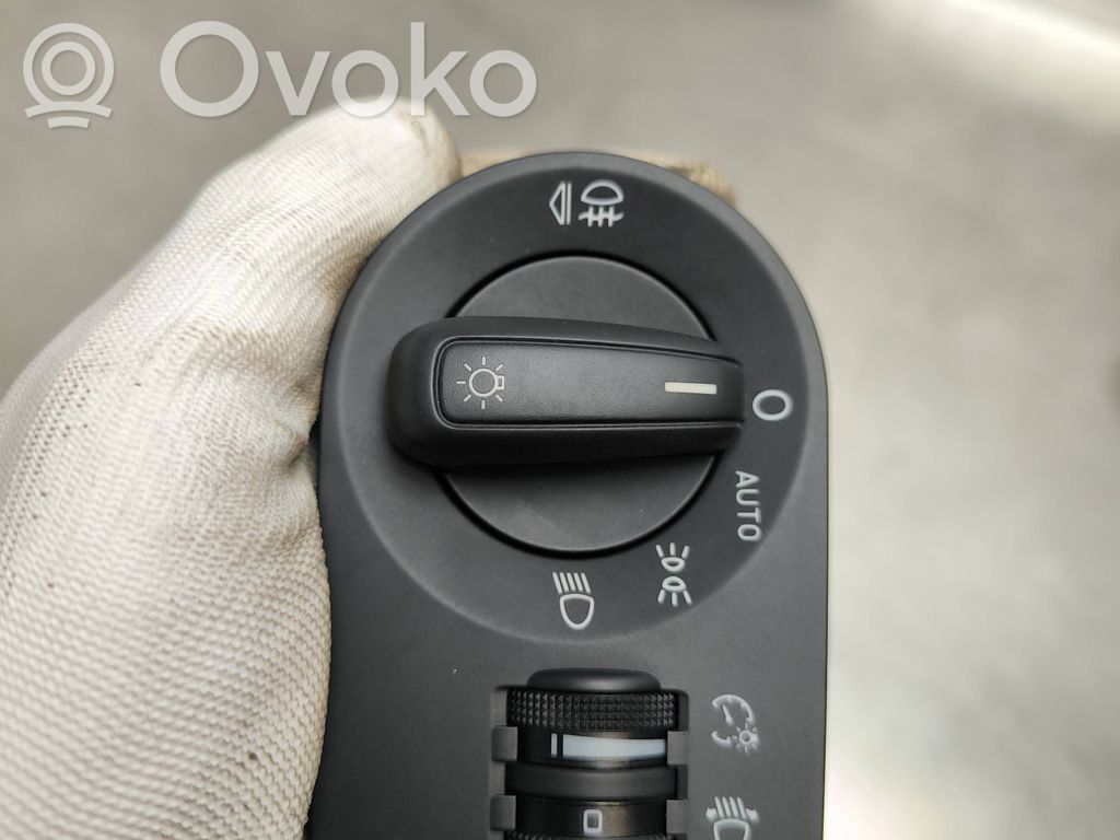 Audi A1 Front seat light 