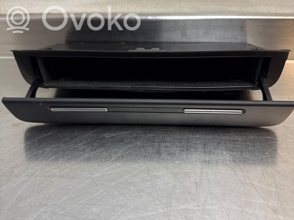 Seat Exeo (3R) Dashboard storage box/compartment 