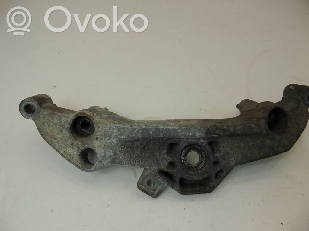 Engine mounting bracket   6772032