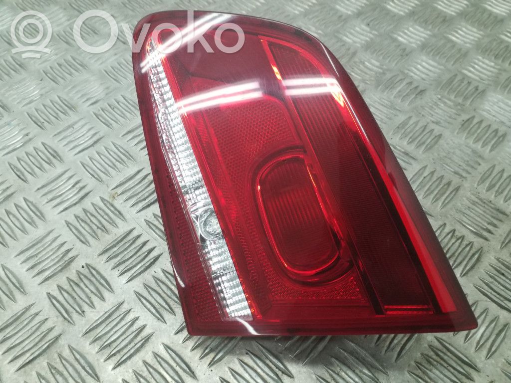 Volkswagen PASSAT B7 Lampy tylnej klapy bagażnika 