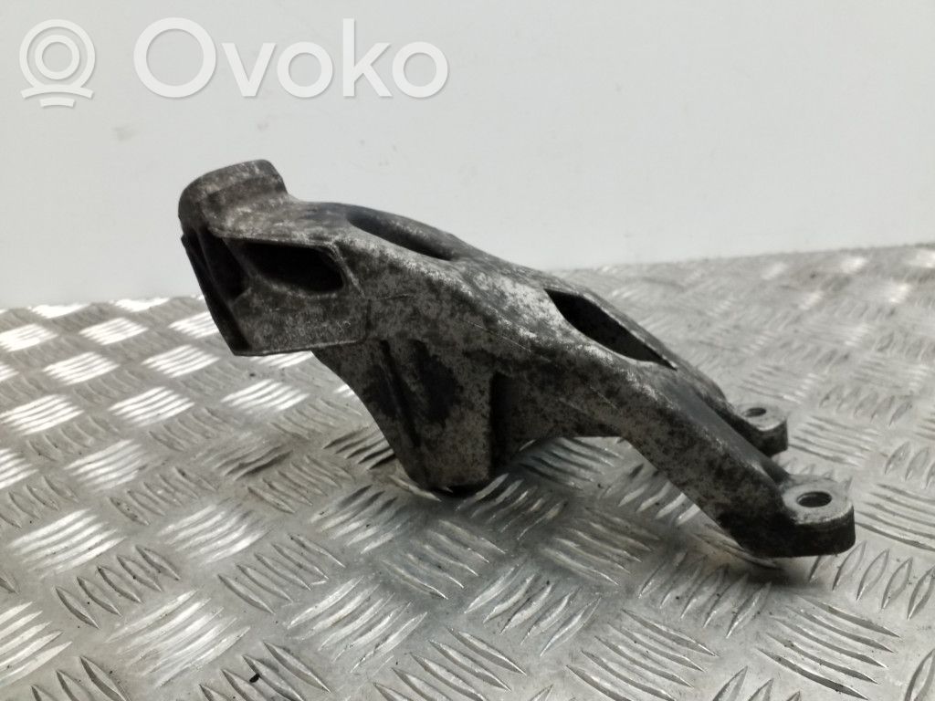 Audi A4 S4 B8 8K Engine mounting bracket 