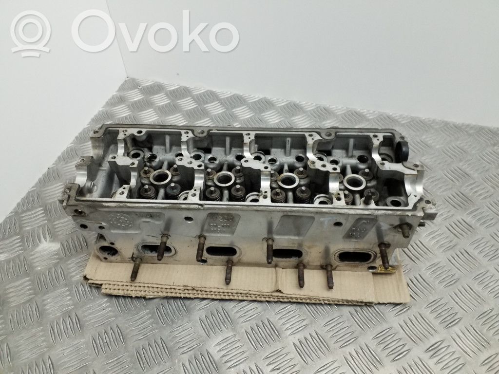 Volkswagen PASSAT B7 Engine head 