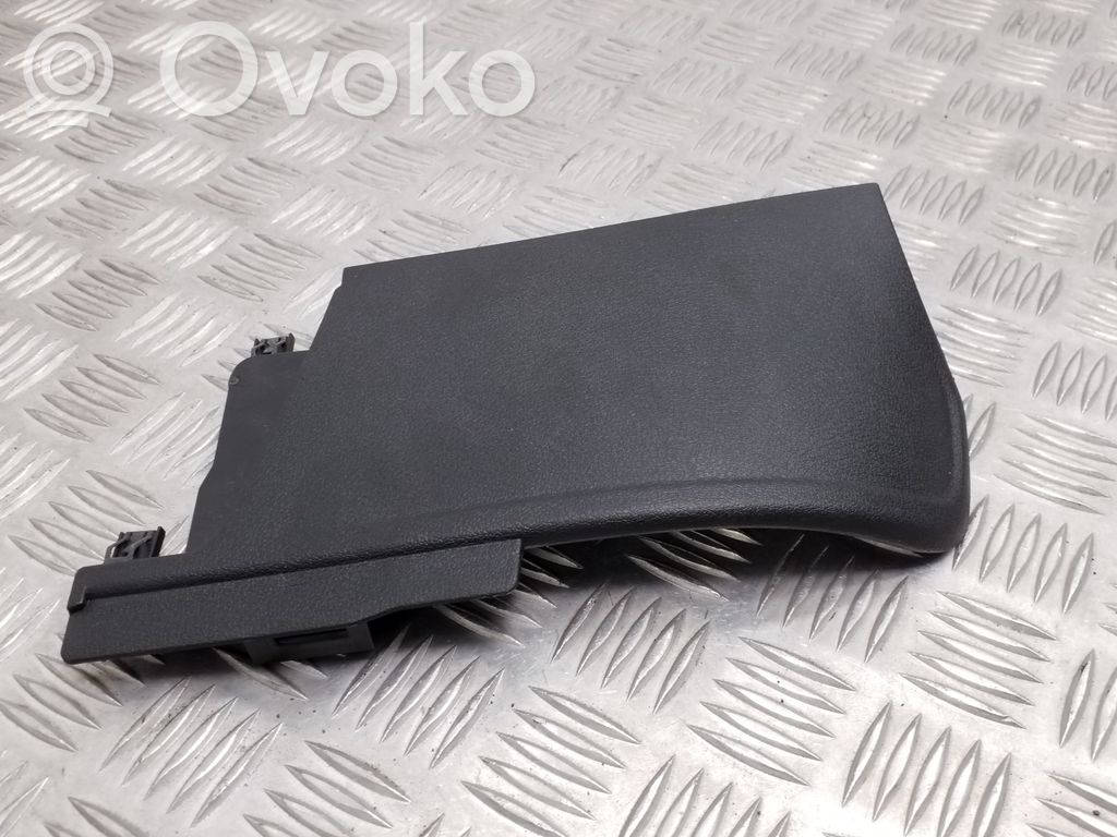 Audi Q3 8U Moldura superior lateral del asiento trasero 