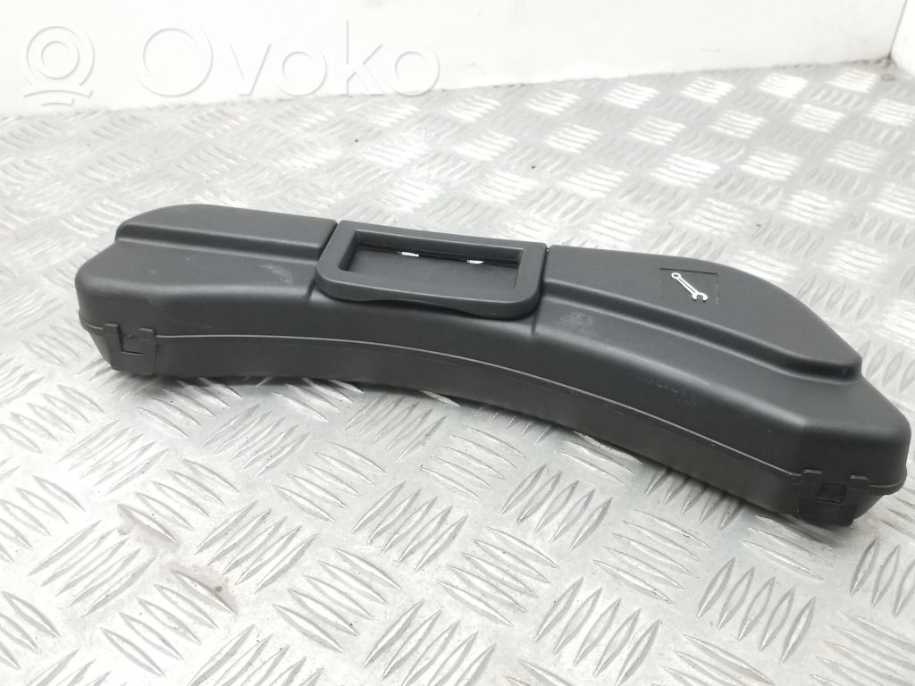 Seat Exeo (3R) Tool box 