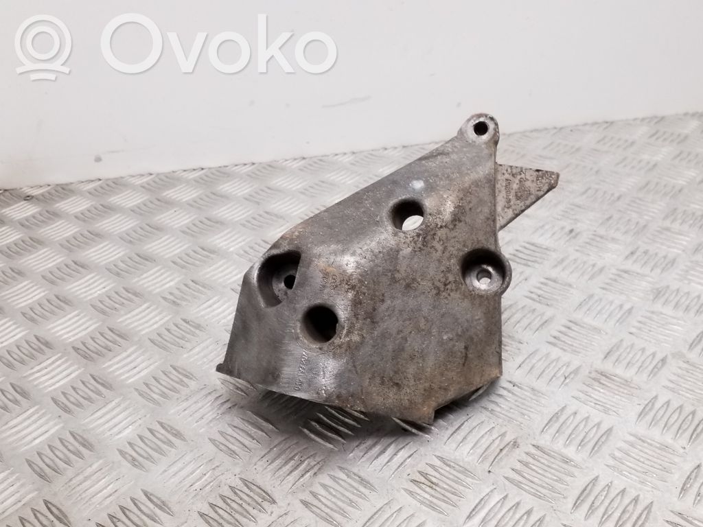 Skoda Fabia Mk1 (6Y) Engine mounting bracket 