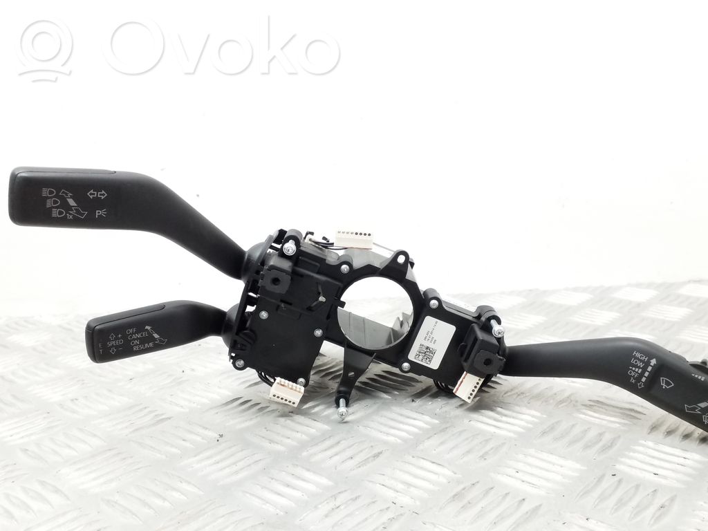 Volkswagen PASSAT B7 Wiper turn signal indicator stalk/switch 