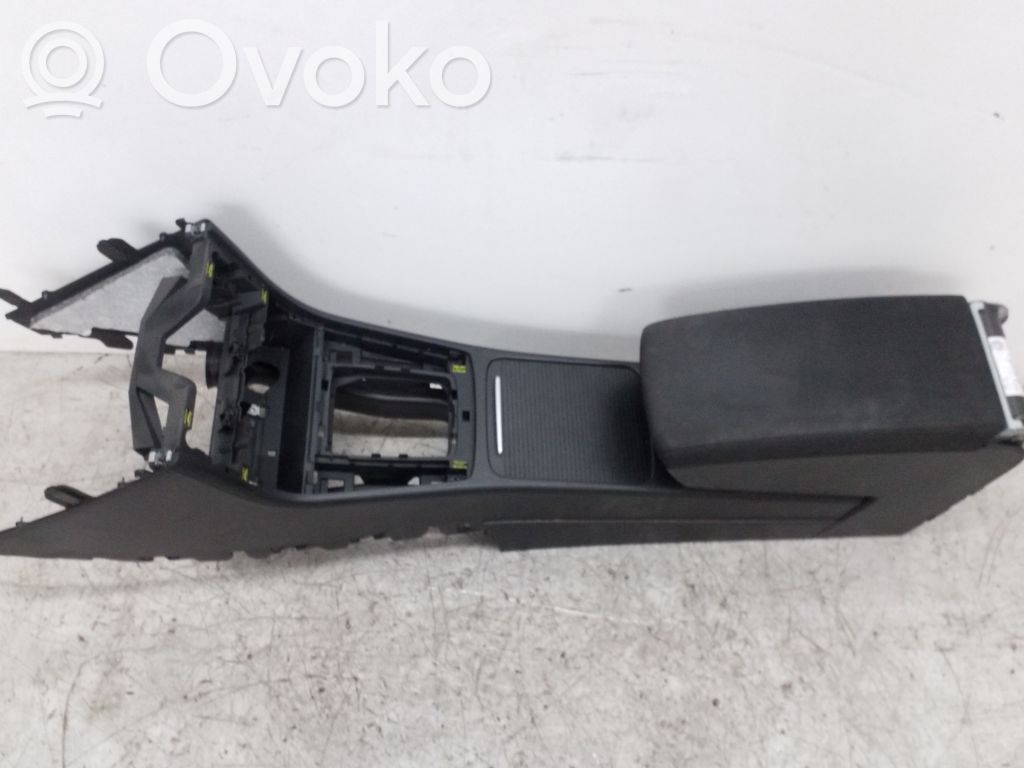 Volkswagen PASSAT B7 Consola central 