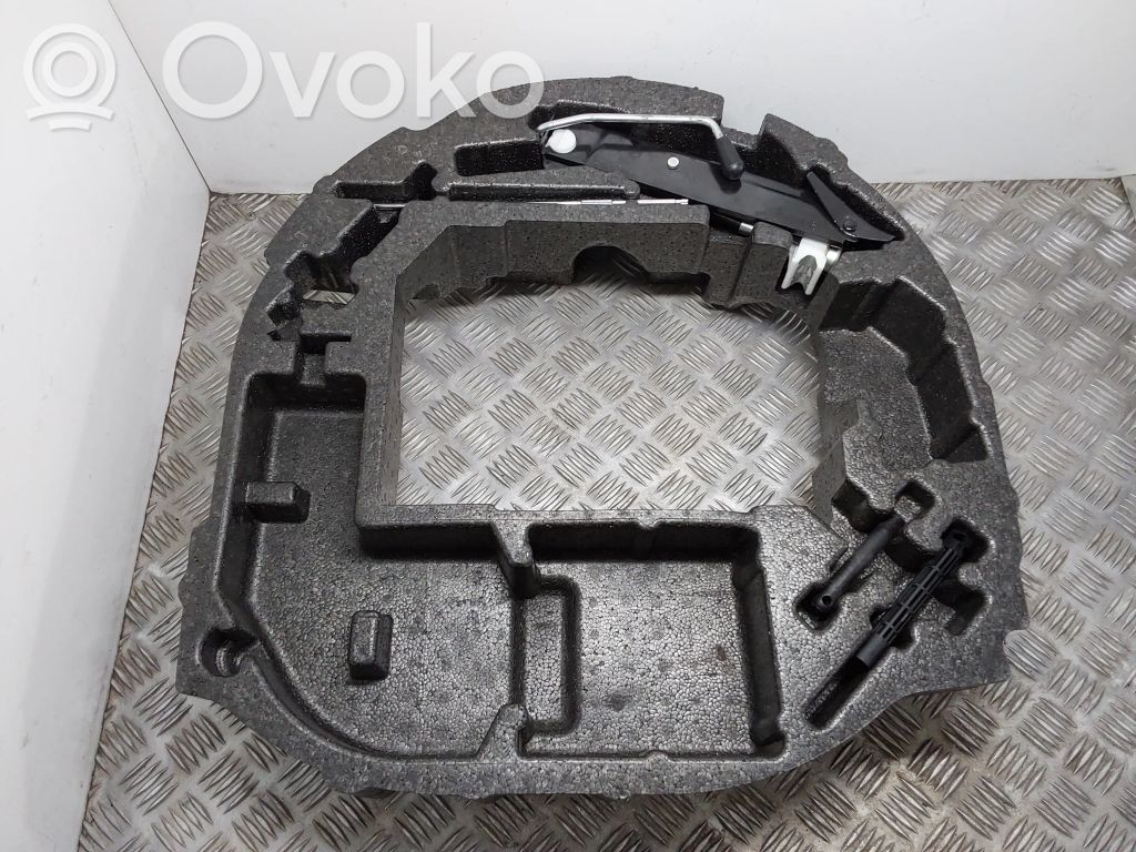 Audi A1 Työkalupakki 