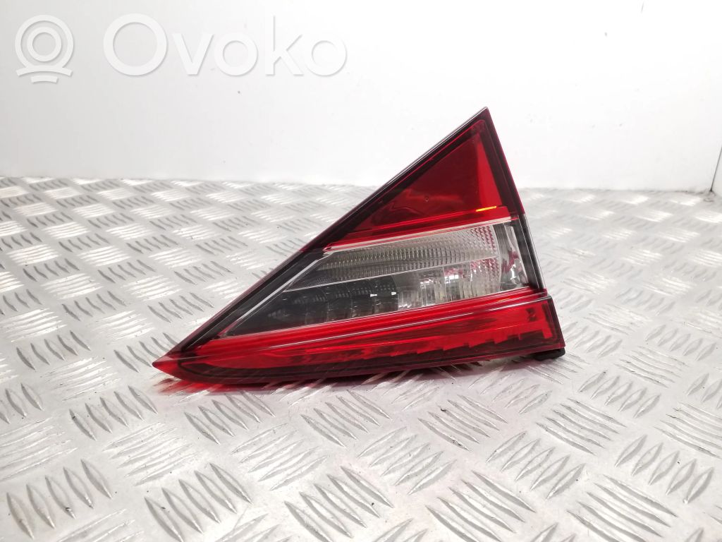 Skoda Superb B8 (3V) Lampy tylnej klapy bagażnika 