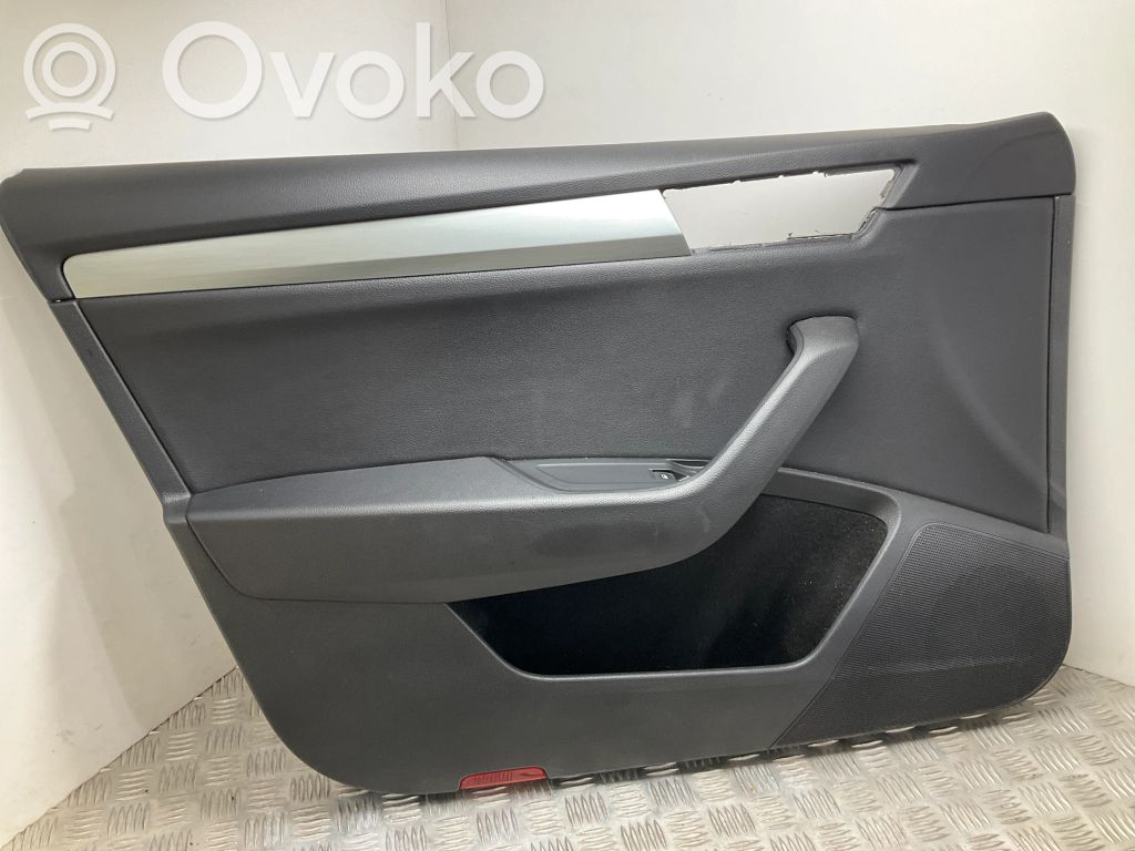 Skoda Superb B8 (3V) Boczki / Poszycie drzwi przednich 