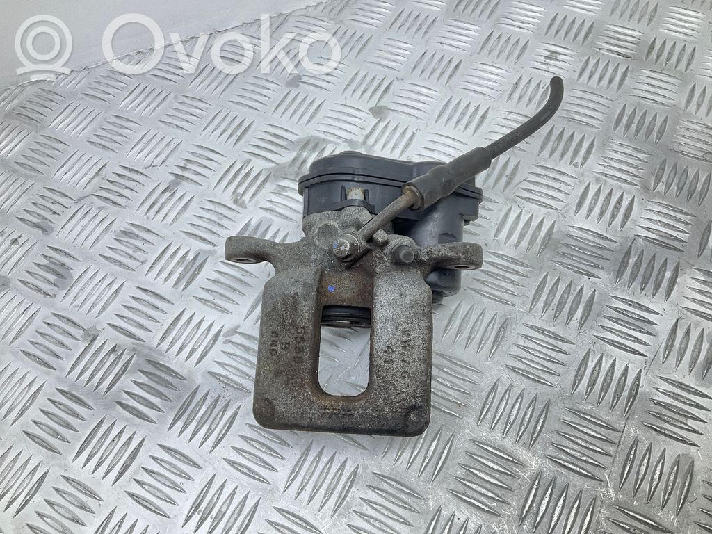 Audi Q3 8U Takajarrusatula 