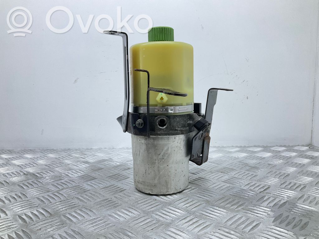 Ohjaustehostimen pumppu   6R0423156C