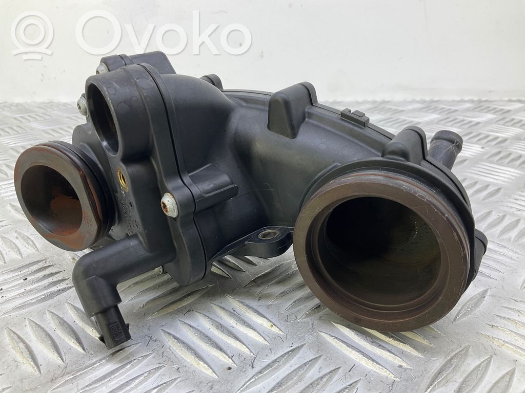 Audi A7 S7 4G Termostaatin kotelo 