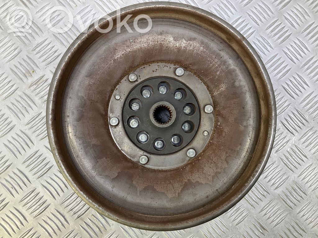Audi A5 8T 8F Kaksoismassavauhtipyörä 