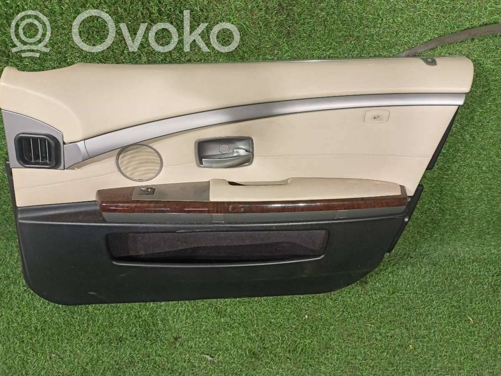 Moldura del tarjetero de la puerta trasera   7051779