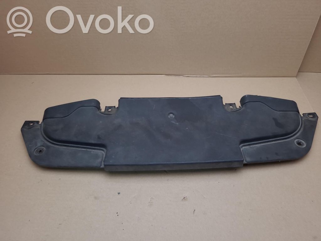 Volvo V40 Grotelės dangčio plokštumoje 