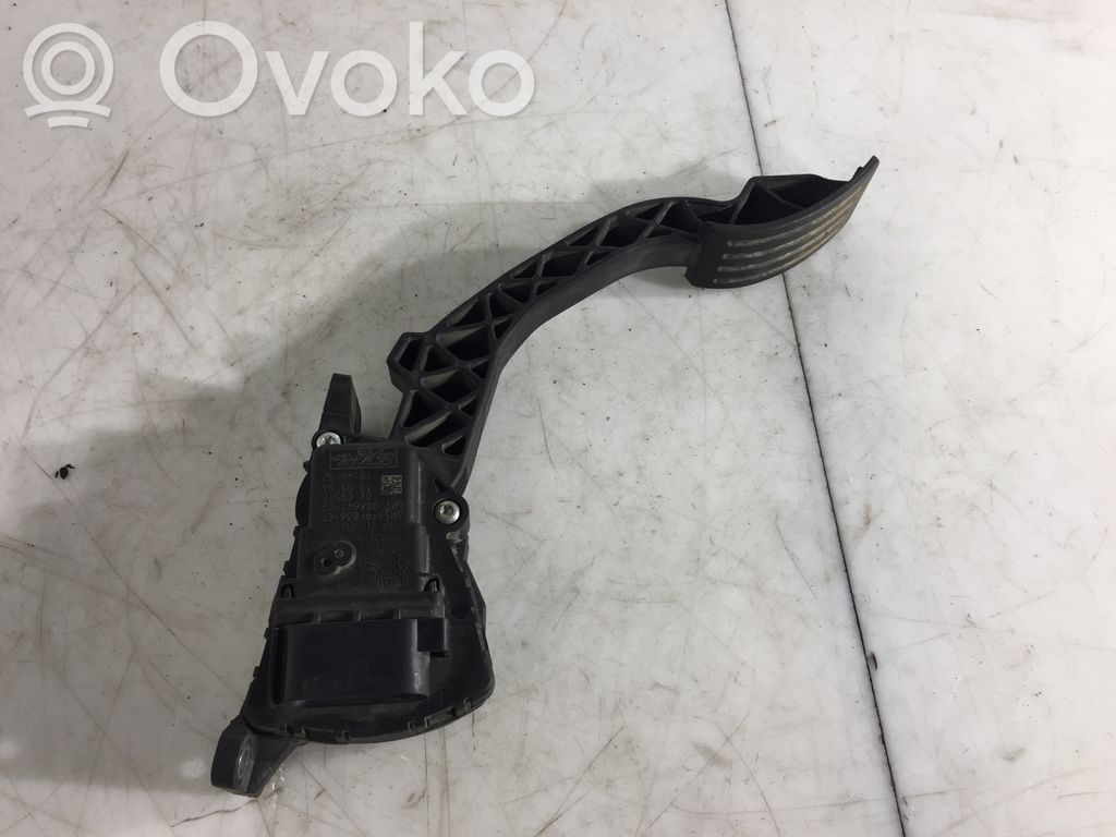 Ford Focus C-MAX Accelerator throttle pedal 