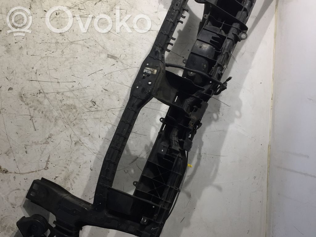 Ford Transit Radiatoru paneļa turētājs (televizora) 
