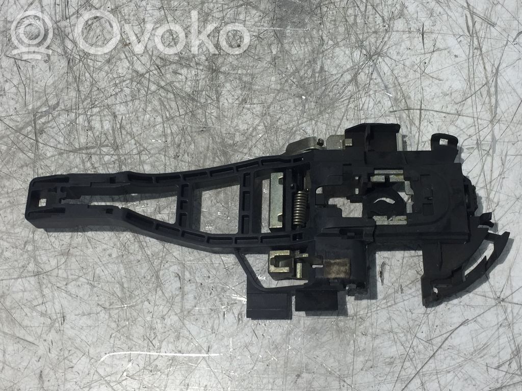 Loading door exterior handle/bracket