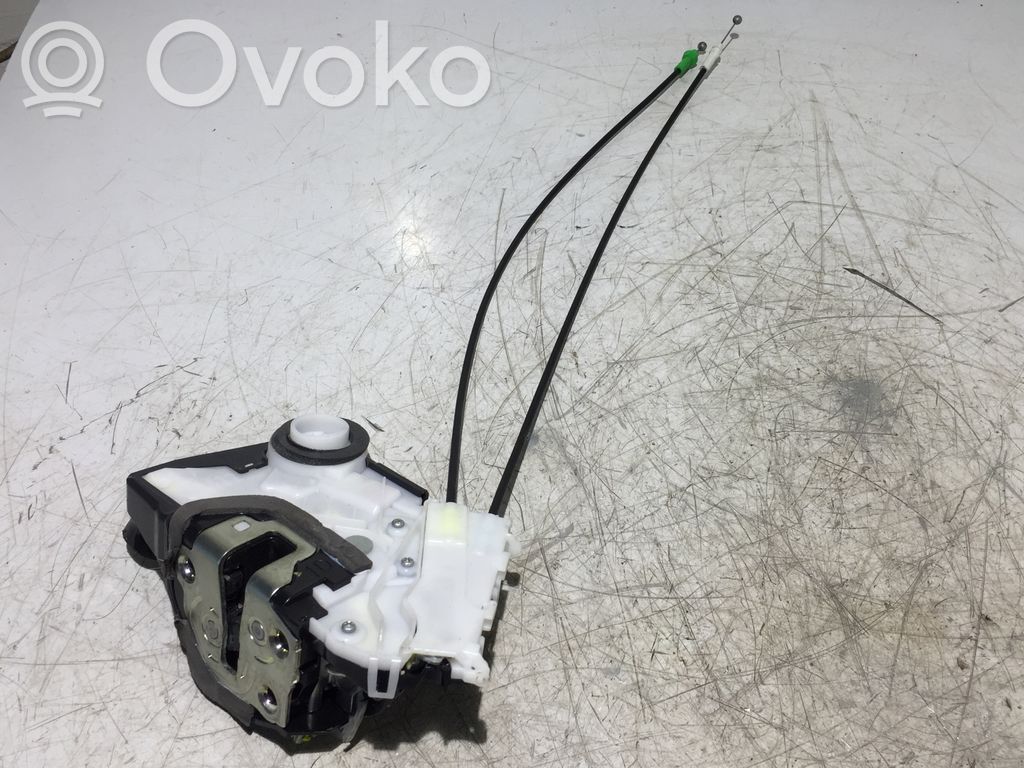 Toyota Yaris Zamek drzwi przednich 