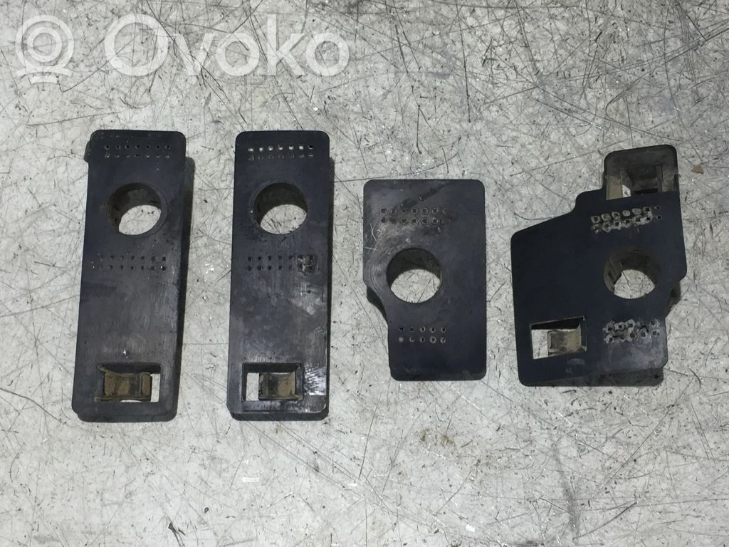 Uchwyt tylnego czujnika parkowania PDC   1592398X,9811649177,1592408X,1721690X,1721691X,9811649477,AA37615242,AA37615250