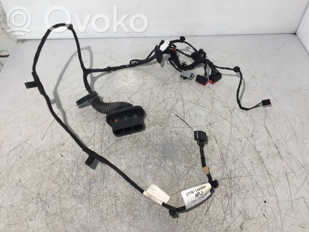 Ford Courier Cableado de puerta delantera 