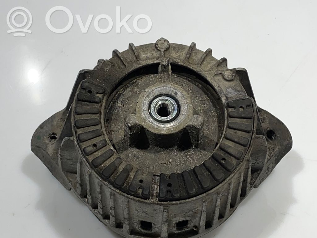 Mercedes-Benz C W204 Engine mount bracket 