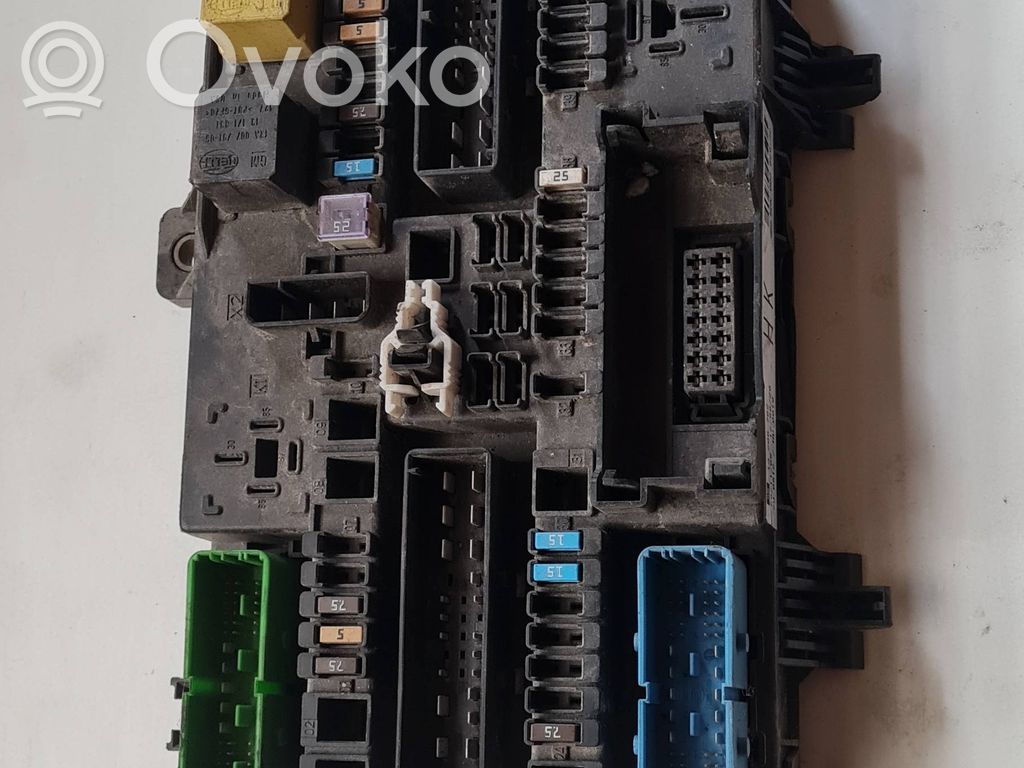 Opel Astra H Juego de caja de fusibles 