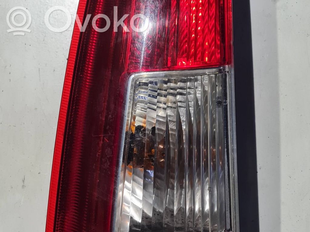 Volvo V70 Aizmugurējais lukturis virsbūvē 