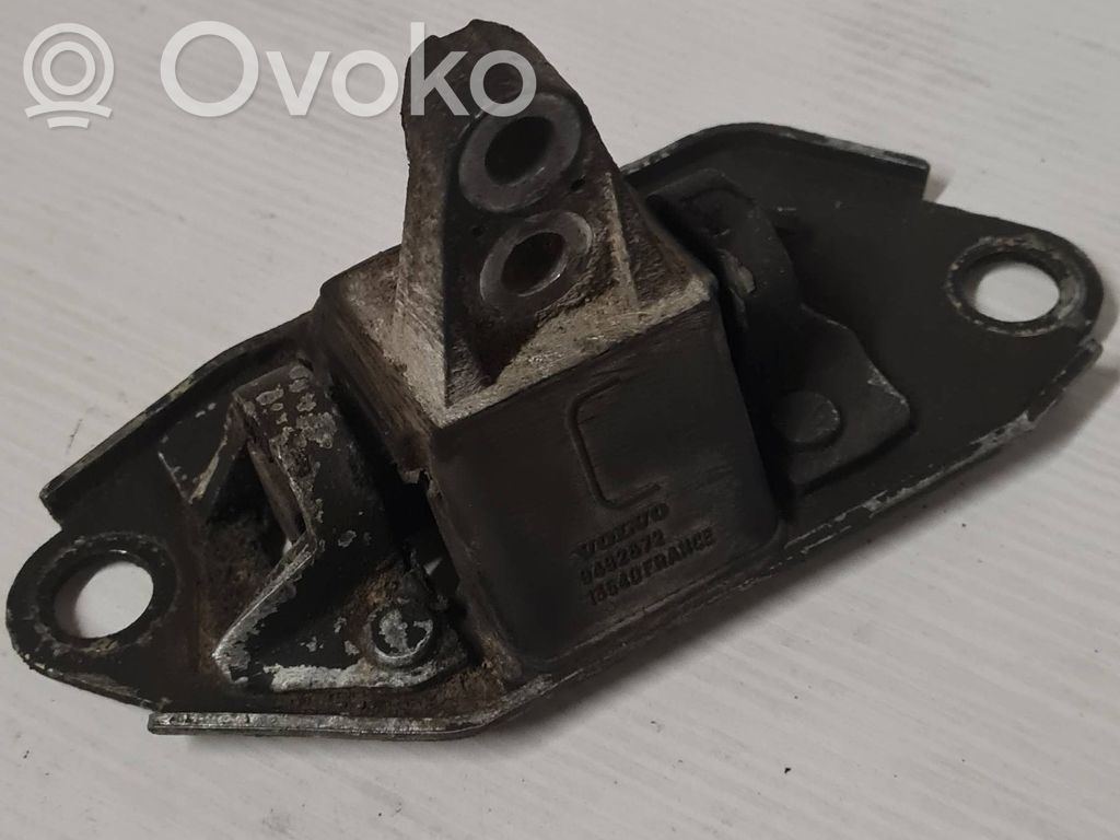 Volvo V70 Engine mount bracket 