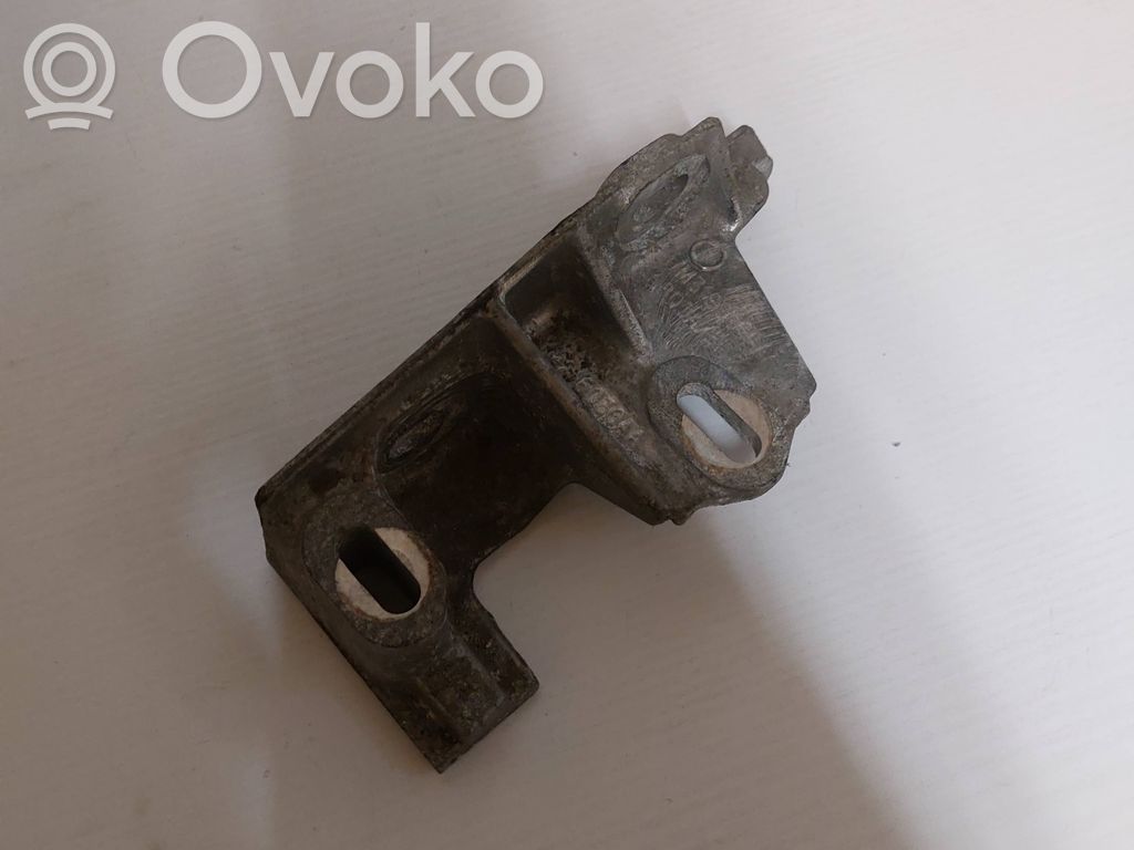 Engine mounting bracket   7M3199600A