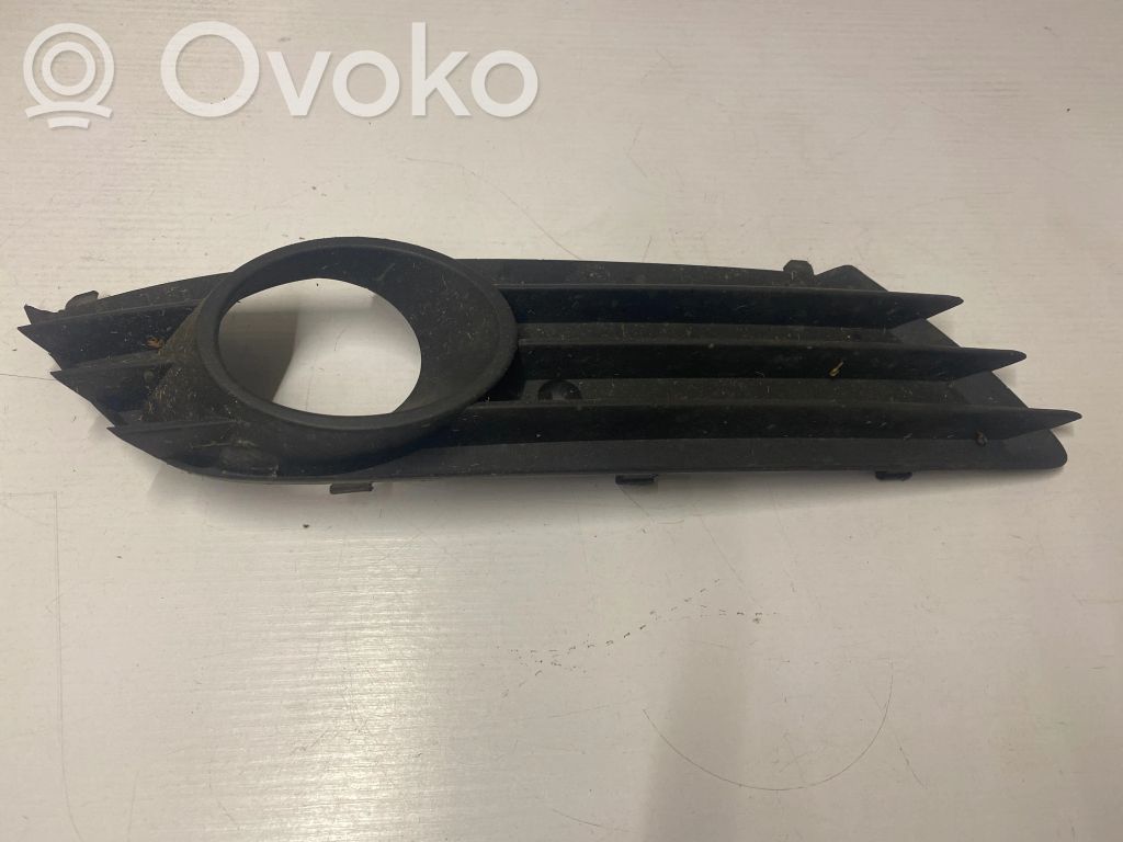 Opel Astra H Kratka dolna zderzaka przedniego 