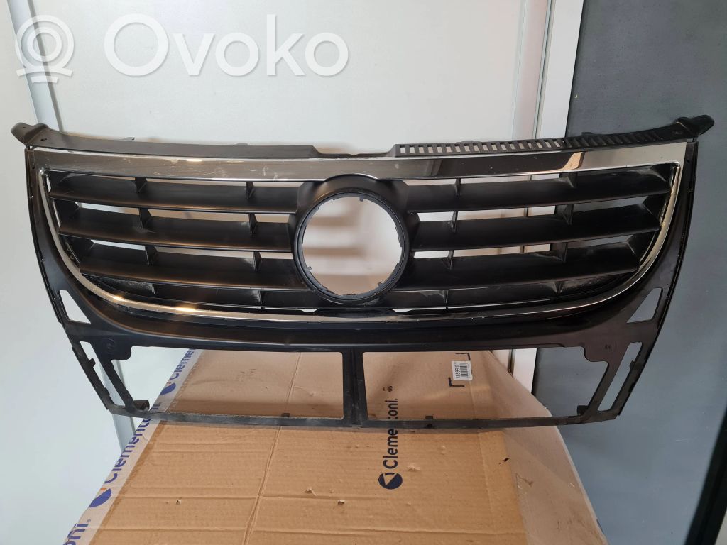 Volkswagen Touran II Rejilla superior del radiador del parachoques delantero 