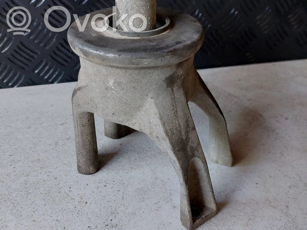 Volkswagen Transporter - Caravelle T5 Engine mount bracket 