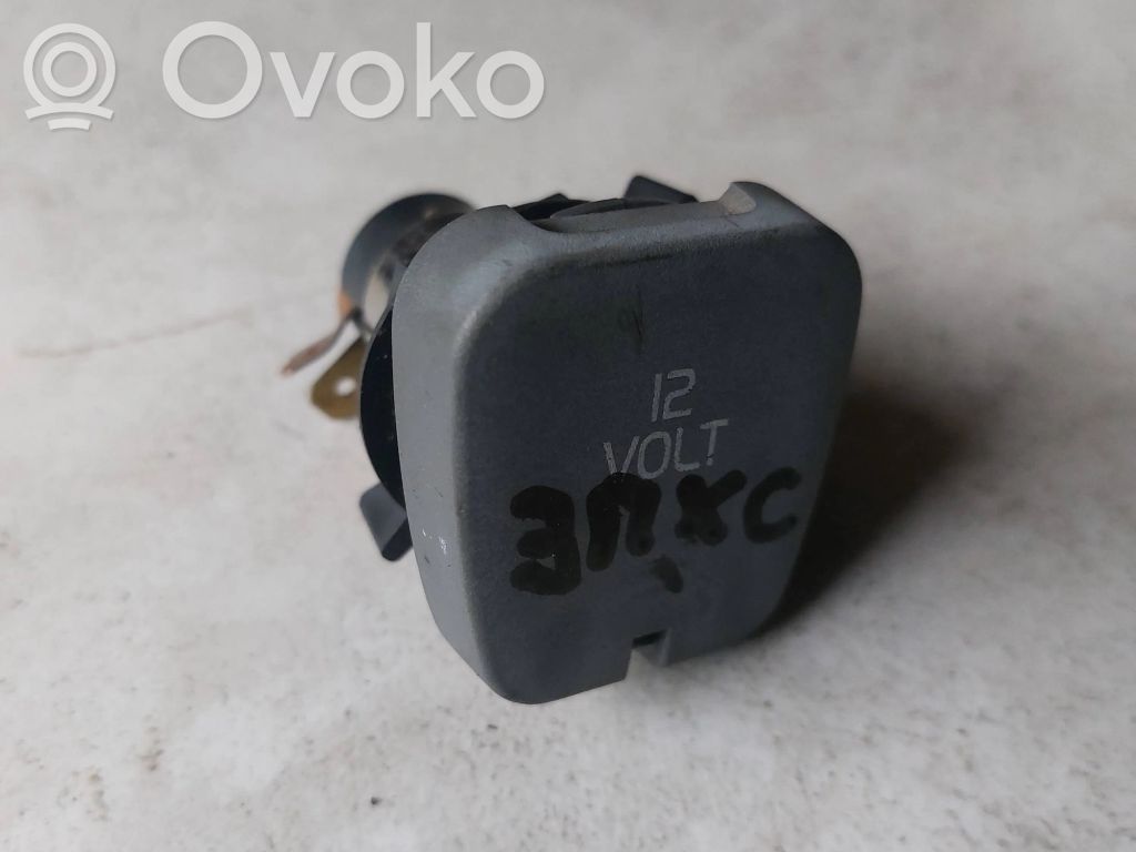12 V Socket (rear)