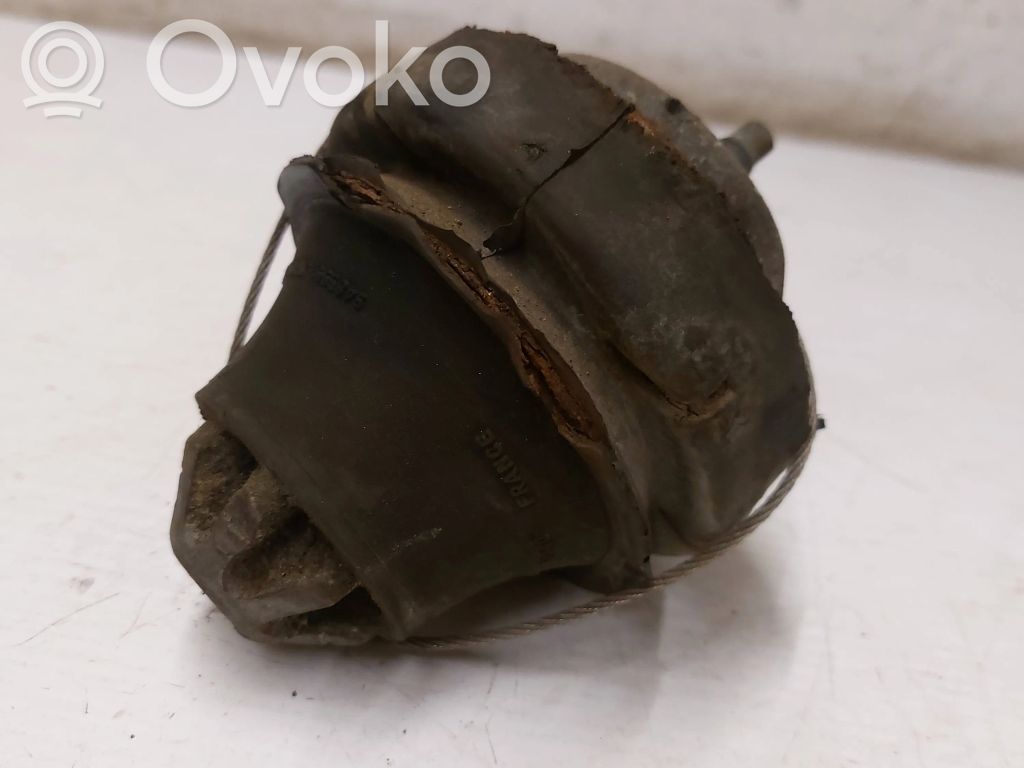 Volvo S60 Engine mount bracket 