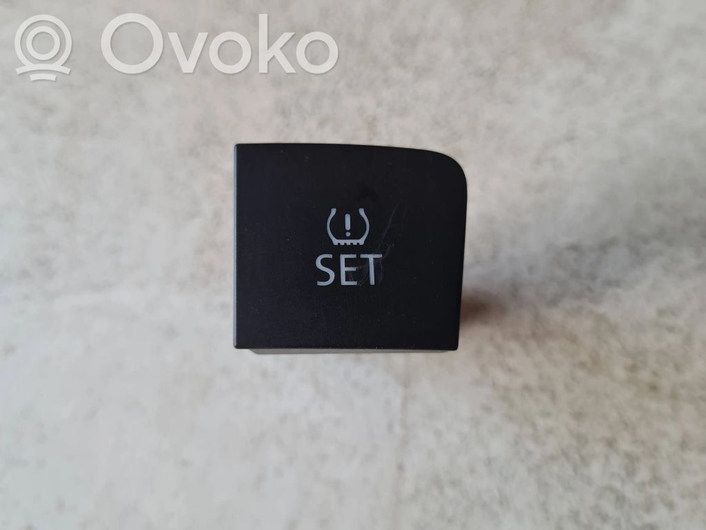 Volkswagen PASSAT CC TPMS reset button 