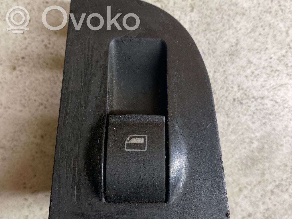 Audi A6 S6 C5 4B Electric window control switch 