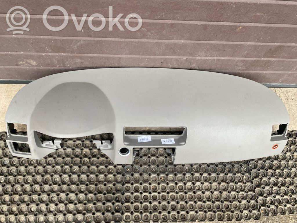 Volvo V50 Panelis 