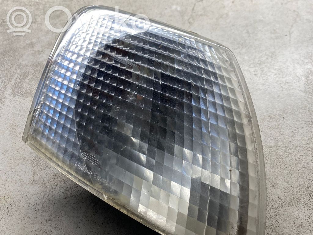 Volkswagen PASSAT B5 Kierunkowskaz przedni 