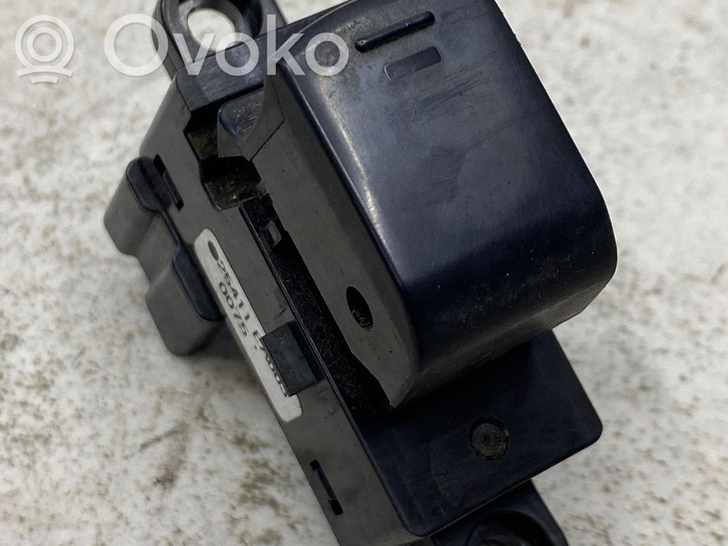 Nissan Pathfinder R51 Electric window control switch 