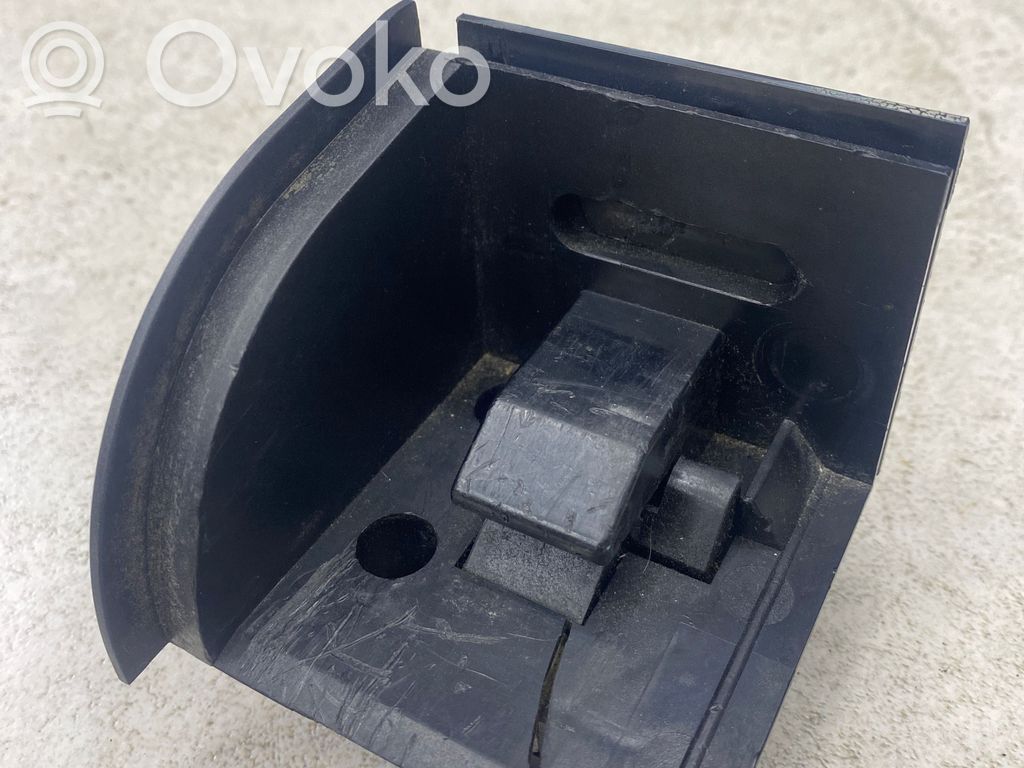 Parcel shelf load cover mount bracket   7160589