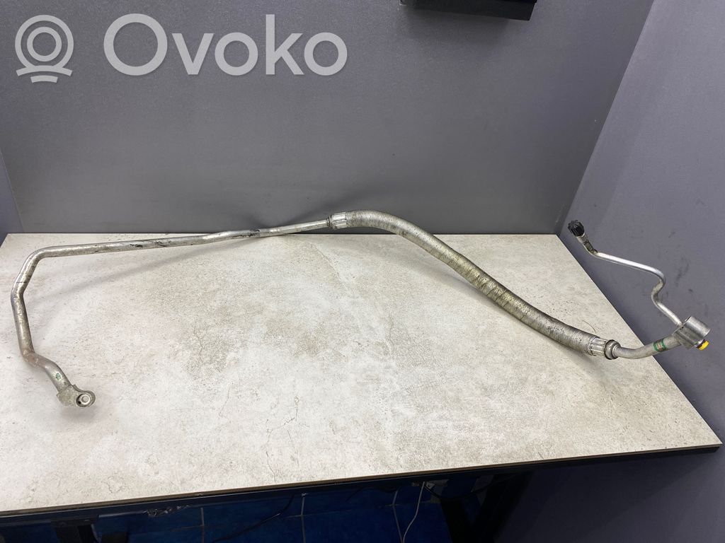 BMW 3 E46 Ilmastointilaitteen putki (A/C) 
