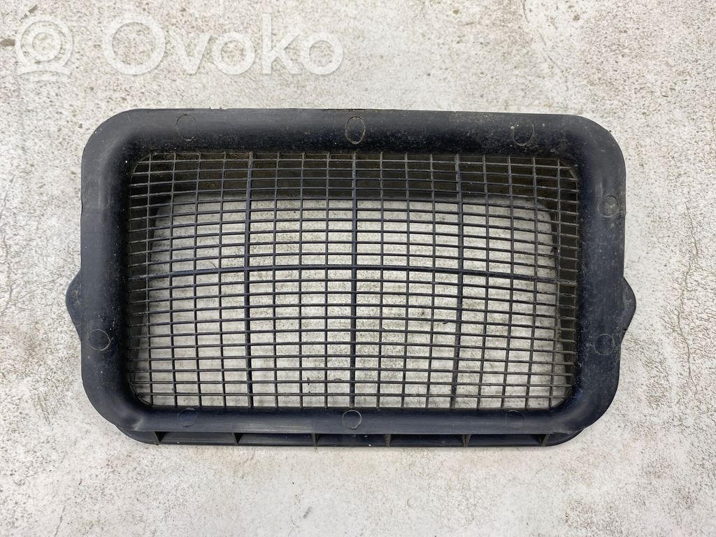Volkswagen Golf V Kulmapaneelin paineventtiili 